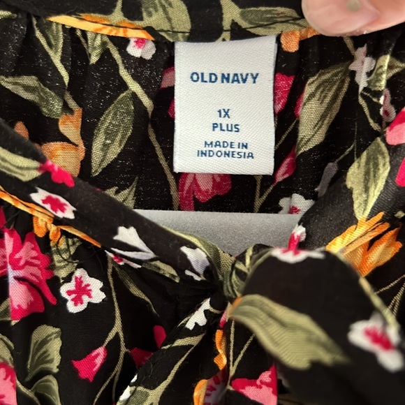 Old Navy Black floral blouse with 3/4 length bell sleeve and bow tie. - Picture 10 of 15